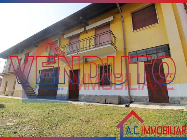 Villa Indipendente in vendita a Sesona, Vergiate