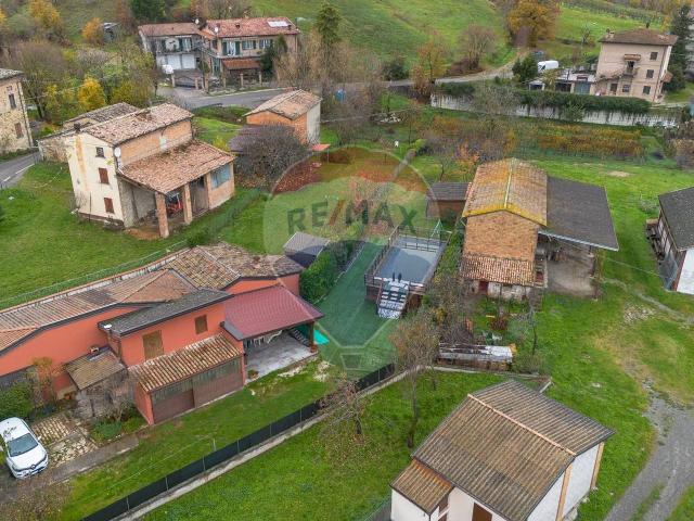 Villa Indipendente in vendita a Vernasca, Reggio Emilia