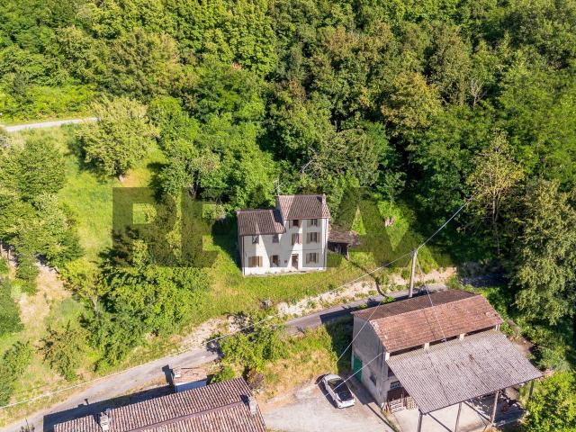 Villa Indipendente in vendita a Vernasca, Reggio Emilia