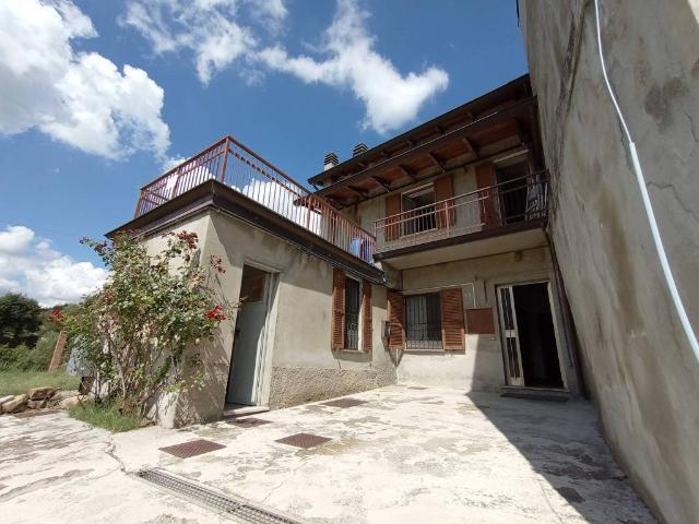 Villa Indipendente in vendita a Vernasca, Reggio Emilia