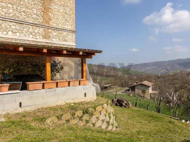 Villa Indipendente in vendita a Vernasca, Reggio Emilia