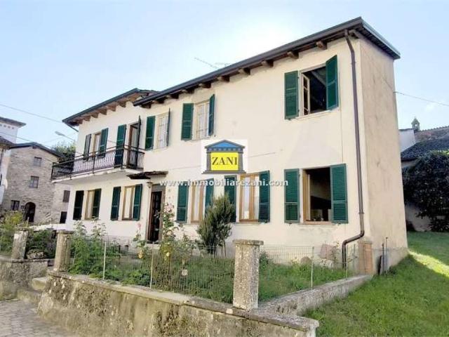 Villa Indipendente in vendita a Vernasca, Reggio Emilia