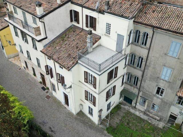 Villa Indipendente in vendita a Vernasca, Reggio Emilia