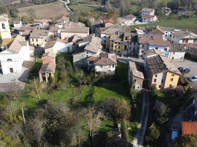 Villa Indipendente in vendita a Vernasca, Reggio Emilia