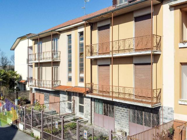 Villa Indipendente in vendita a Vernate, Lombardia