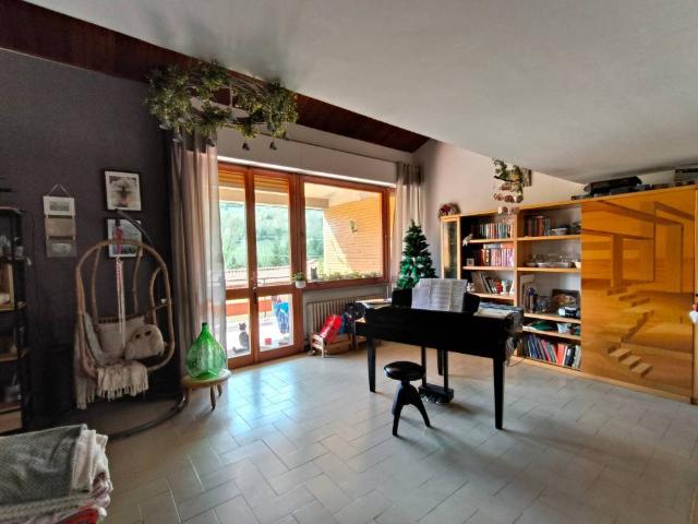 Villa Indipendente in vendita a Vernio, Ceraio