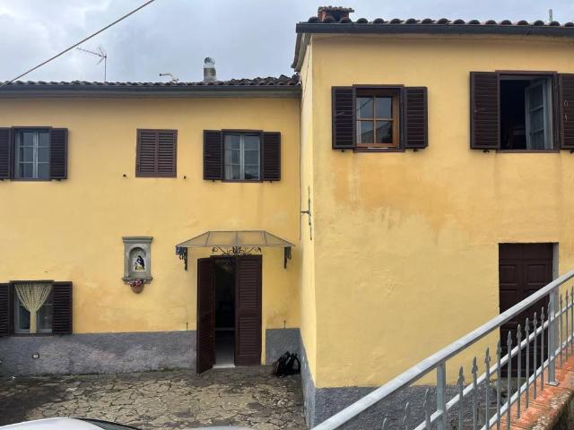 Villa Indipendente in vendita a Sant'Ippolito, Vernio
