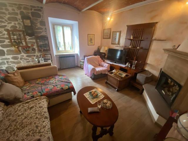 Villa Indipendente in vendita a Le Confina, Vernio