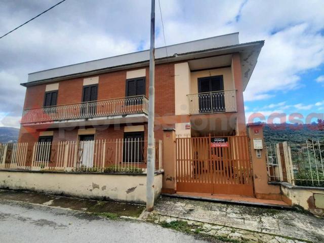 Villa Indipendente in vendita a Veroli, Lazio