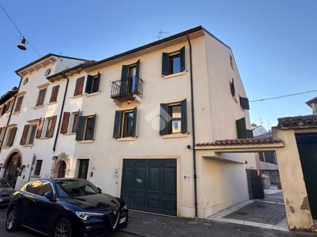Villa Indipendente in vendita a Centro storico, Brenzone