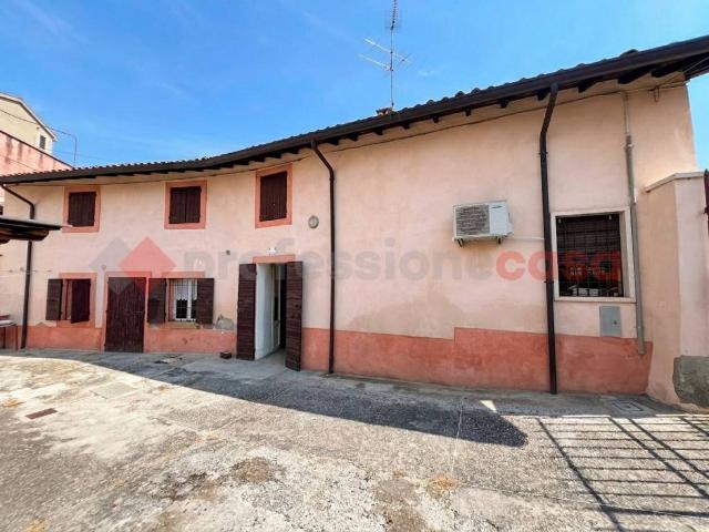Villa Indipendente in vendita a Nord-Est, Brenzone