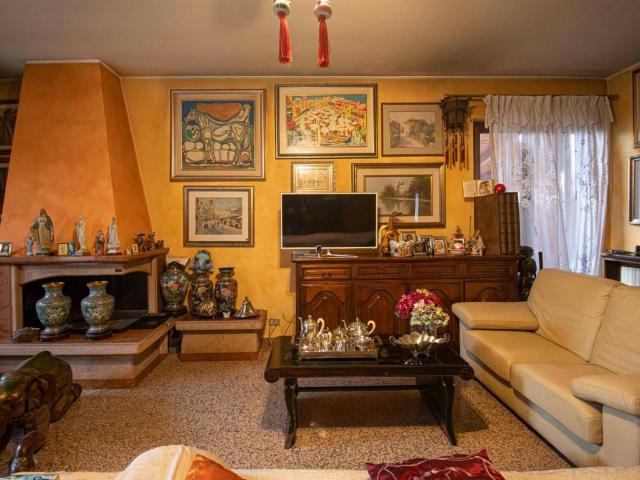 Villa Indipendente in vendita a Sud-Est, Brenzone