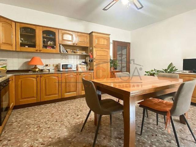 Villa Indipendente in vendita a Sud-Est, Brenzone
