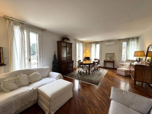 Villa Indipendente in vendita a Sud, Brenzone