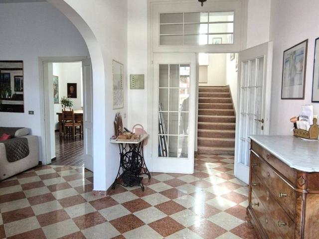 Villa Indipendente in vendita a Est, Brenzone