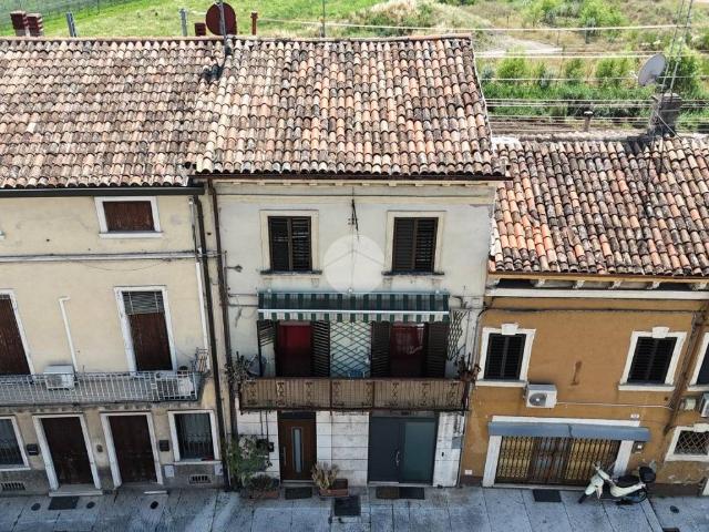 Villa Indipendente in vendita a Sud-Est, Brenzone