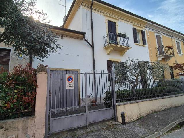 Villa Indipendente in vendita a Est, Brenzone
