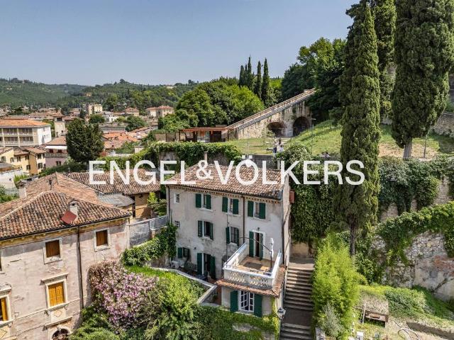 Villa Indipendente in vendita a Centro storico, Brenzone