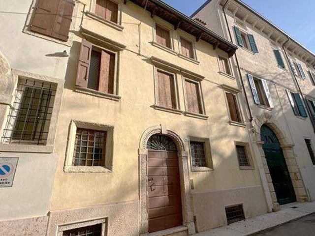 Villa Indipendente in vendita a Centro storico, Brenzone
