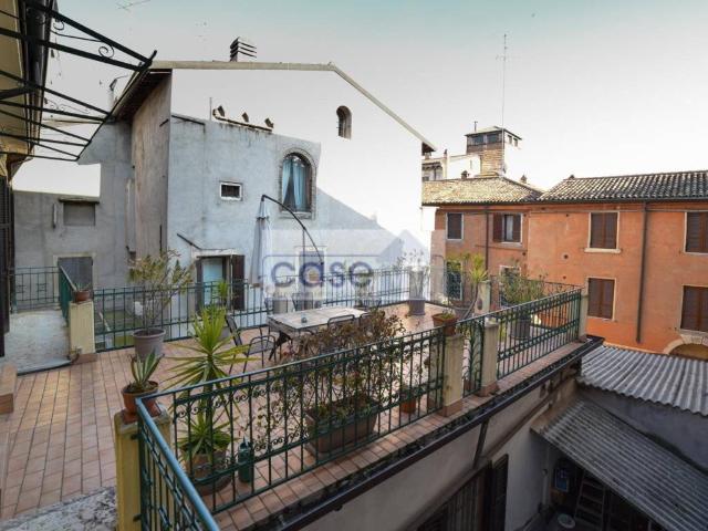 Villa Indipendente in vendita a Centro storico, Brenzone