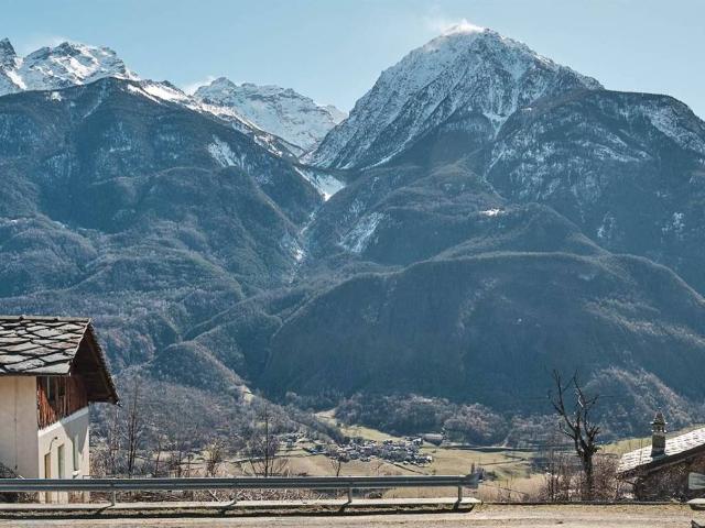 Villa Indipendente in vendita a Verrayes, Aosta