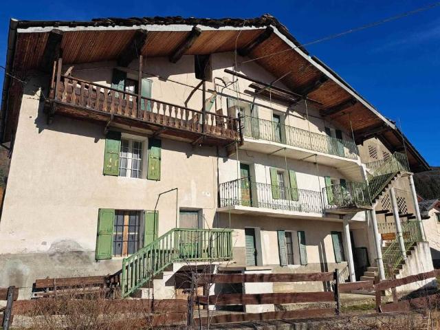 Villa Indipendente in vendita a Verrayes, Aosta