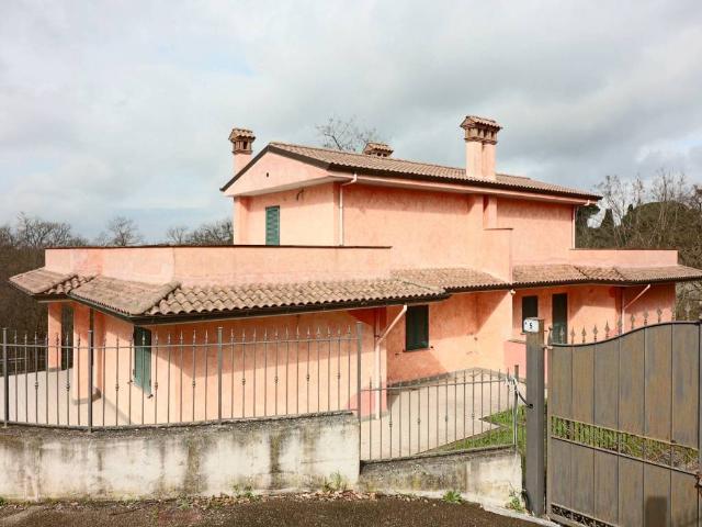 Villa Indipendente in vendita a Pian di San Martino, Vetralla