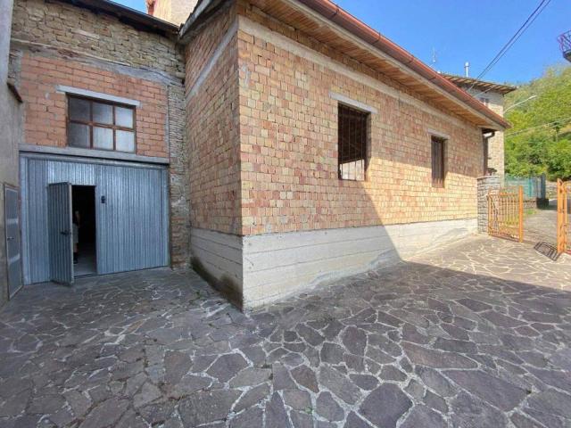 Villa Indipendente in vendita a Appennino Reggiano, Re