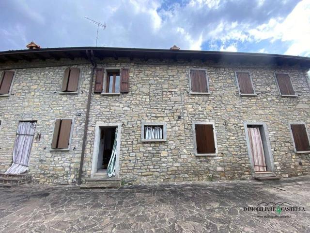 Villa Indipendente in vendita a Appennino Reggiano, Re