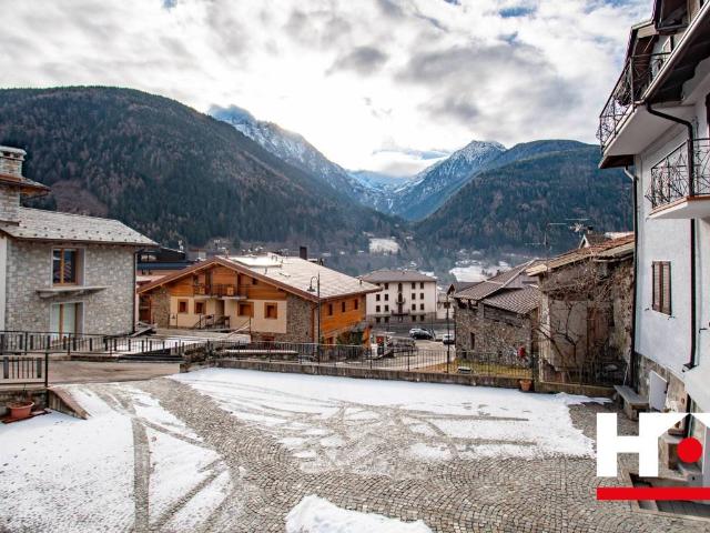 Villa Indipendente in vendita a Comunità montana della valle Camonica, Vezza D'oglio