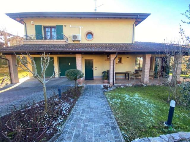 Villa Indipendente in vendita a Colline Matildiche, Re