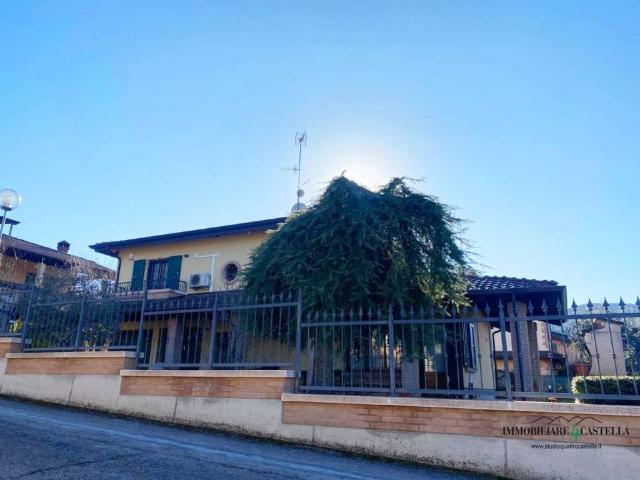 Villa Indipendente in vendita a Colline Matildiche, Re