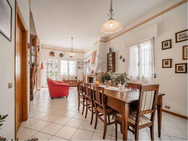 Villa Indipendente in vendita a Colline Matildiche, Re