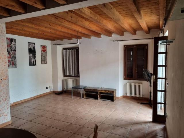 Villa Indipendente in vendita a Vezzano sul Crostolo