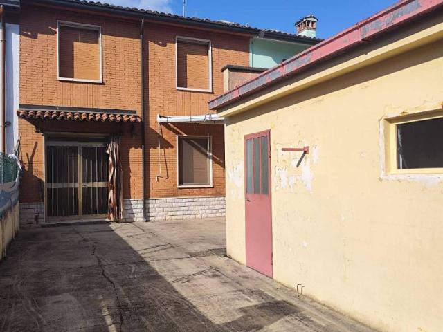 Villa Indipendente in vendita a Viadana, Lombardia