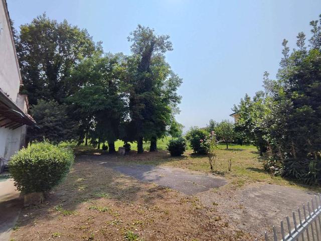 Villa Indipendente in vendita a Viadana, Lombardia