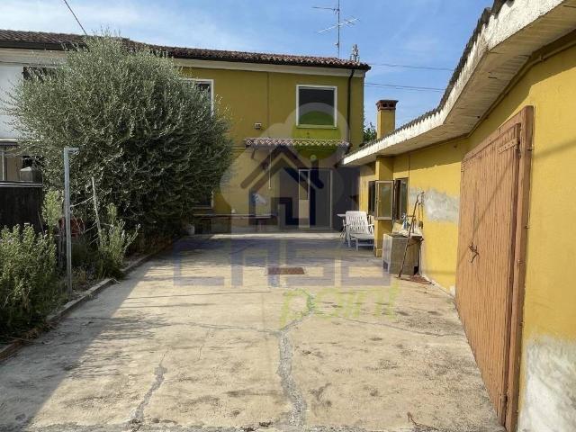 Villa Indipendente in vendita a Viadana, Lombardia