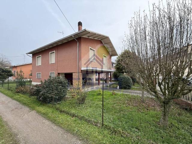 Villa Indipendente in vendita a Viadana, Lombardia