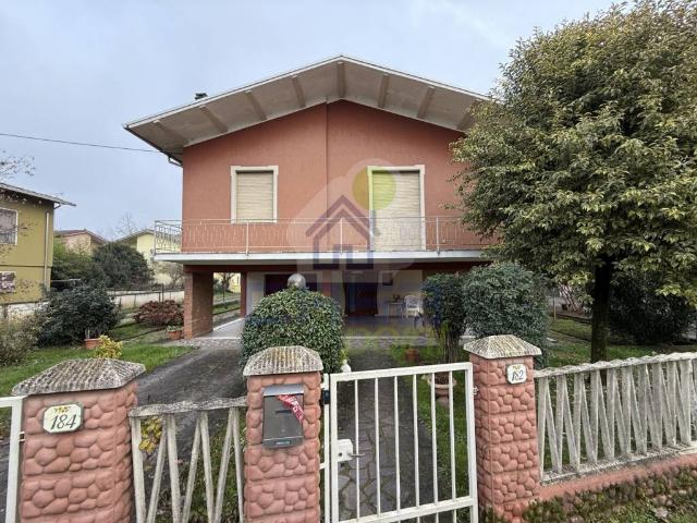 Villa Indipendente in vendita a Viadana, Lombardia