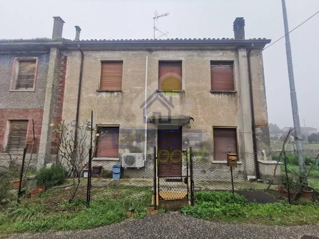Villa Indipendente in vendita a Viadana, Lombardia