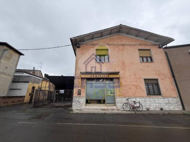 Villa Indipendente in vendita a Viadana, Lombardia