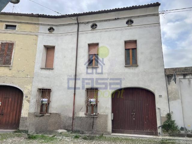 Villa Indipendente in vendita a Viadana, Lombardia