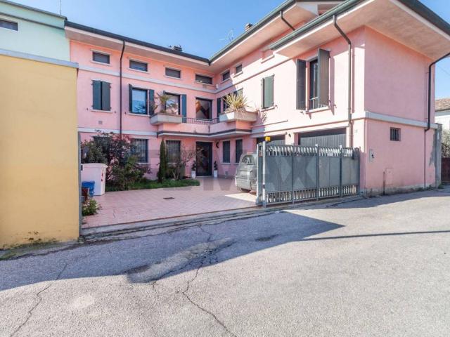 Villa Indipendente in vendita a Viadana, Lombardia