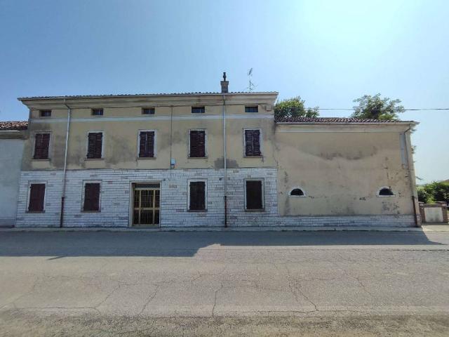 Villa Indipendente in vendita a Viadana, Lombardia