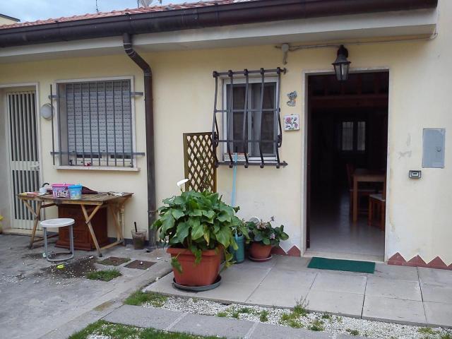 Villa Indipendente in vendita a Torre del Lago Puccini, Viareggio