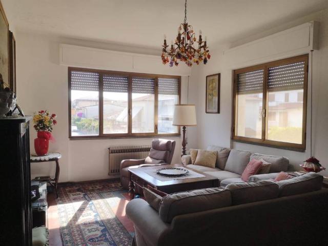 Villa Indipendente in vendita a Viareggio, Toscana