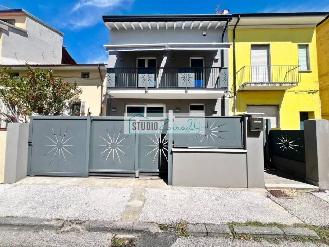 Villa Indipendente in vendita a Viareggio, Toscana