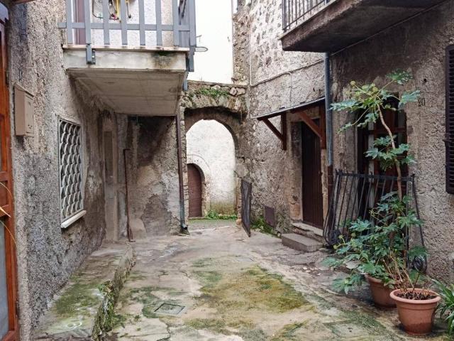 Villa Indipendente in vendita a Vico Nel Lazio, Lazio