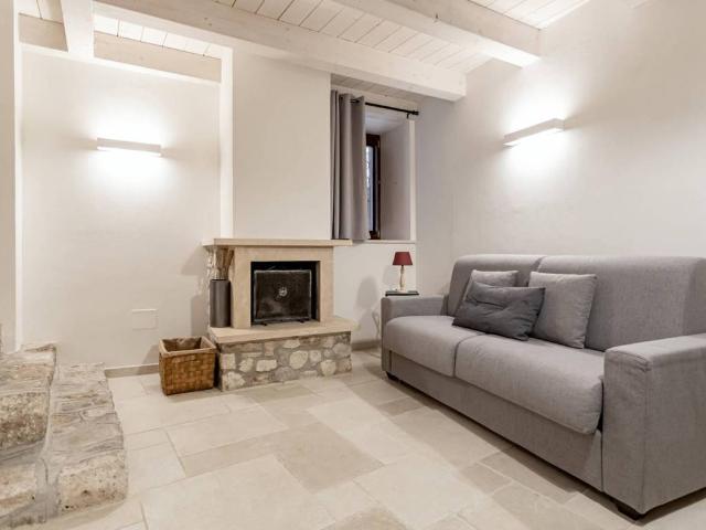 Villa Indipendente in vendita a Vico nel Lazio, Frosinone