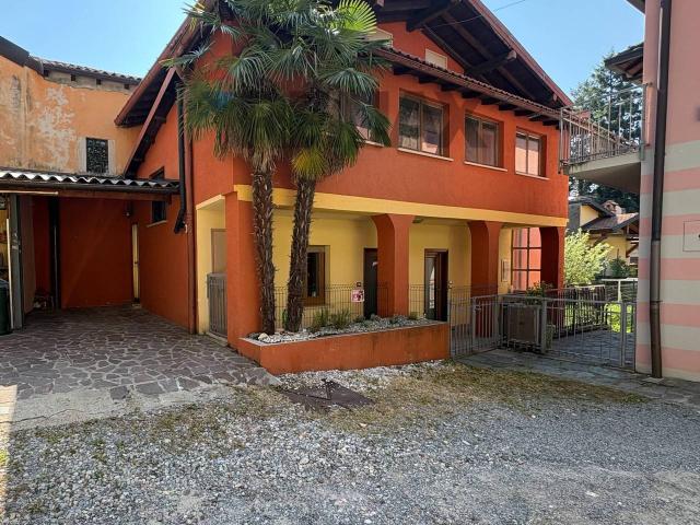Villa Indipendente in vendita a Comunità Montana del Piambello, Viggiù